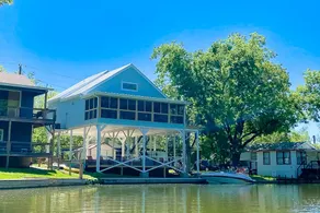 Huge 3BR Lakefront Dog Friendly | Deck | W/D - Image 3
