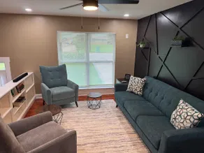 Relaxing Forest Park Home Near Airport & Downtown - Image 3