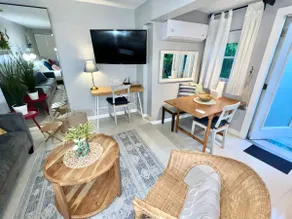 Relaxing studio with patio- Free parking & laundry - Image 2