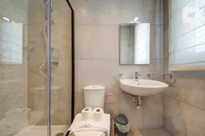 Seafront 1BR penthouse opposite the beach w/WIFI - Image 5