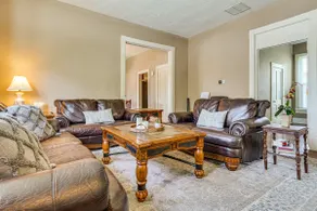 Walkable Old Town | Sleeps 10 | 1900s Charm - Image 5