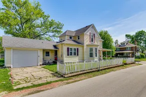 Walkable Old Town | Sleeps 10 | 1900s Charm - Image 3