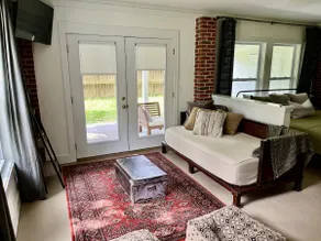 5-Star Standalone Garden Cottage - 5 Mins to USC - Image 4