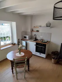 Small nest for 2 people, ideal for a weekend or for travelers. - Image 3