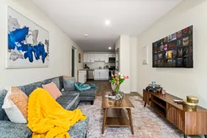 Cozy 2BR w Free Parking, Near NYC - Image 4