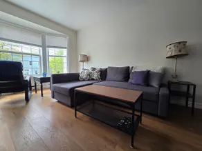 Uptown Prime Location 3 beds 2.5 bath backyard - Image 2
