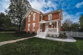 Charming Restored Historic 3BR Home - The Larrabee - Image 2