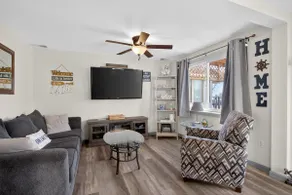 Cozy Waterfront Cottage Retreat - Image 3