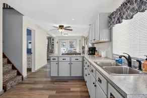 Cozy Waterfront Cottage Retreat - Image 5