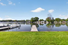 Cozy Waterfront Cottage Retreat - Image 5