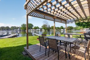 Cozy Waterfront Cottage Retreat - Image 2