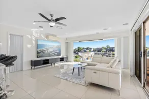 Waterfront Home, Pool, Jetty, Helensvale - Image 3
