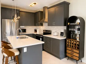 Luxury 4BR Aurora Home , Near Yonge , BBQ , Parking - Image 3