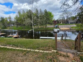 Lake side retreat - Image 5