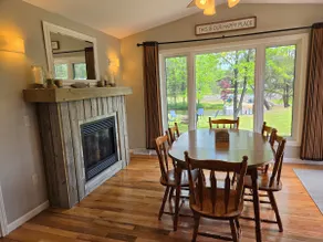 Lake side retreat - Image 3