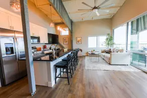 #3 Airplane/Hangar Apartment 2 bedrooms 2 baths - Image 3