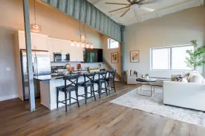 #3 Airplane/Hangar Apartment 2 bedrooms 2 baths - Image 2