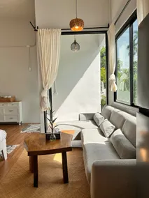 Bright Modern Loft, Near Zen Beach & King Size Bed - Image 3