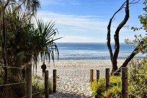 Island Retreat Mudjimba - 200m to the beach - Image 4