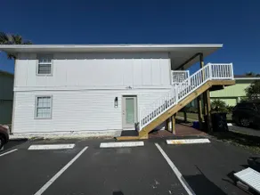 Beach Side 4/2 home steps from the Ocean and Pool - Image 4