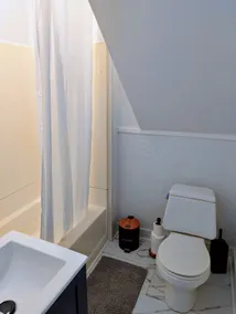 2 BR in Yale campus, very safe area, free parking - Image 2