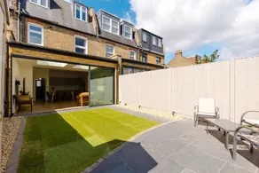 GuestReady - Charming Family Retreat with Garden - Image 2