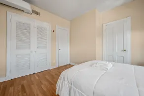 Great Amenities | Cozy | Walk to Hospital - Image 2
