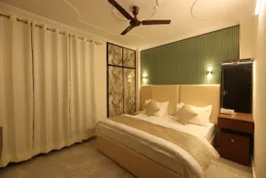 Newly Built Luxury 2BHK Near Airport SouthDelhi - Image 3