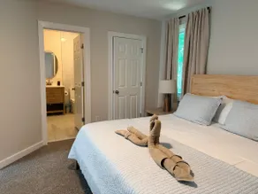 4BR/2BA Creekside Retreat Near Beltline - Image 2