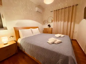 Elenas sweet home - Penthouse with Large Balcony - Image 2