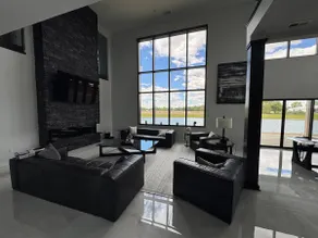 Cozy and quiet private room in a beautiful home - Image 3