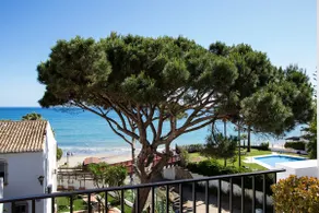 Stunning beach front duplex - Image 4