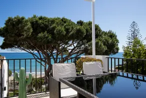 Stunning beach front duplex - Image 1