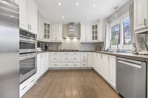 Luxury Spacious House Near Yonge St Mall Hwy7 - Image 3