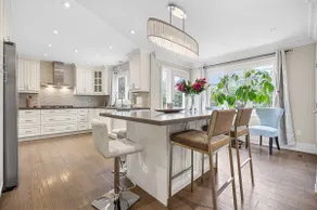 Luxury Spacious House Near Yonge St Mall Hwy7 - Image 2
