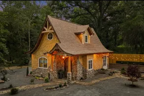 Romantic Storybook Cottage* Hot Tub* No Clean Fee - Image 3