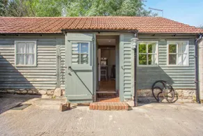 The Cowshed + Bookable Sauna & Cold Plunge - Image 5