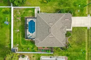 Saltwater Heated Pool Home| Garden| FirePit Fenced - Image 2