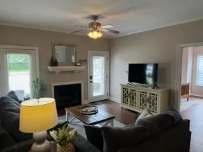 Cute 2 BR Apartment full of Local Art - Image 4