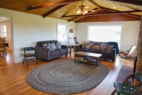 Private ranch home with fireplace - Image 3