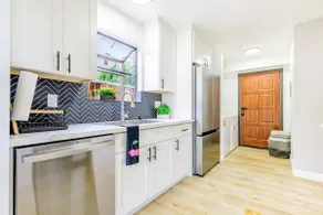 Bright Contemporary 3BR Home | AC & 2-Car Parking - Image 4