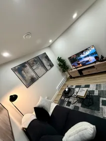 1BR Cozy Luxury Modern Suite Regina East W/Parking - Image 2