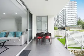 KozyGuru | Wolli Creek | Stylish Urban Retreat - Image 3