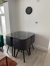 Ground Floor Flat with Courtyard garden - Image 4