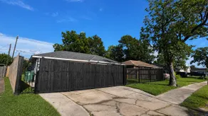 Charming Villa Near Downtown Houston! Big Backyard - Image 4