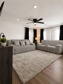 Charming Villa Near Downtown Houston! Big Backyard - Image 5