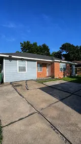 Charming Villa Near Downtown Houston! Big Backyard - Image 2