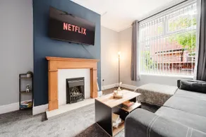 Modern 3BR Stay for 8 - Easy City Access - Free Parking - Image 3