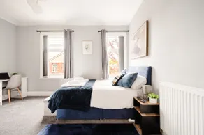 Modern 3BR Stay for 8 - Easy City Access - Free Parking - Image 2