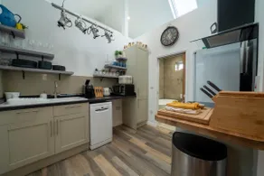 The Mustard Pot 2-Bed Apartment Stoke Holy Cross - Image 4
